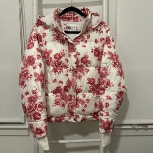 Beach Riot pink and white floral puffer jacket 
Small stain- see photos 
Size: S